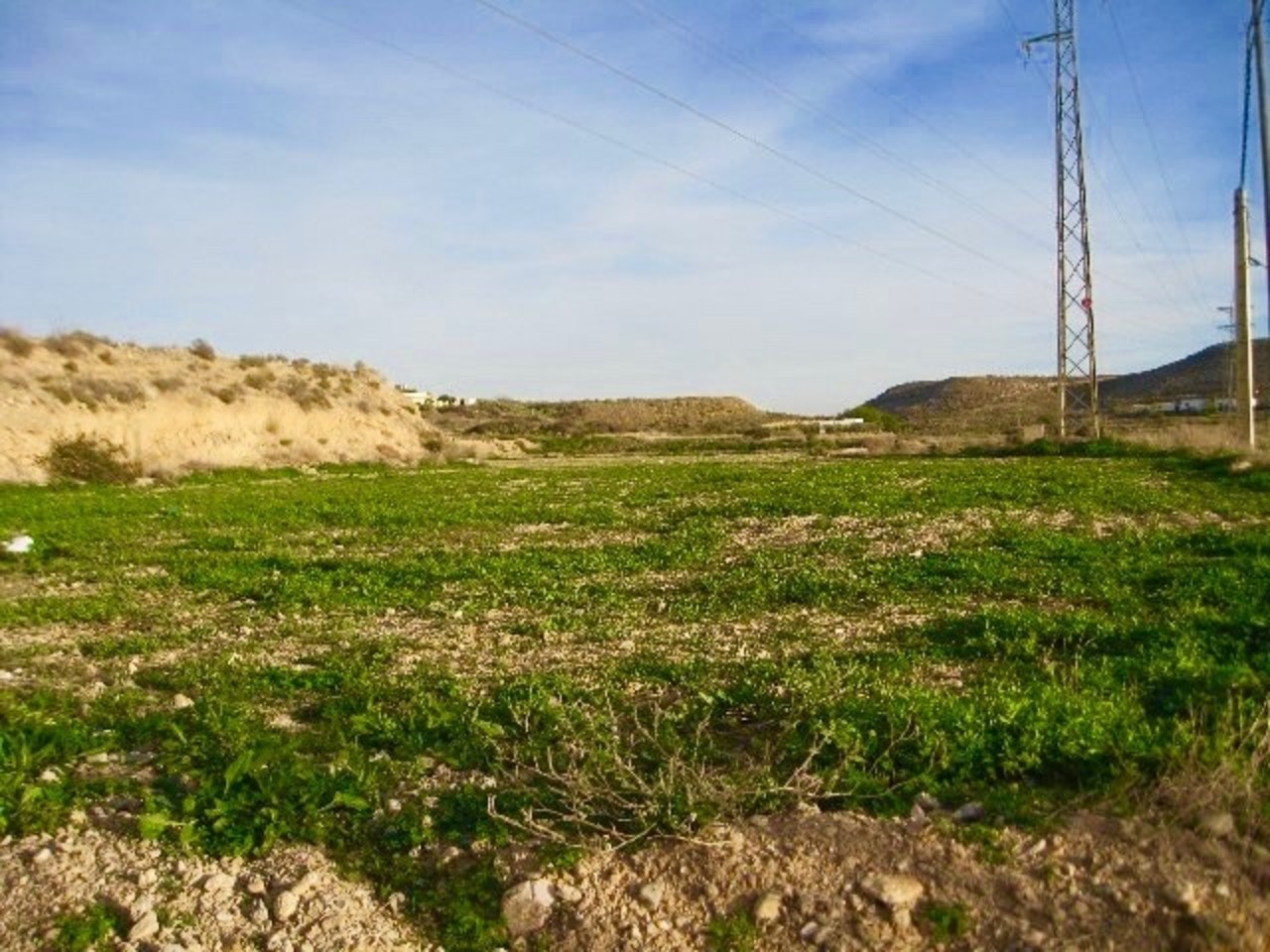 Vista del pueblo desde el terreno en Antas